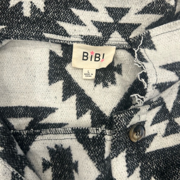 Aztec Patterned Jacket - Picture 2 of 3